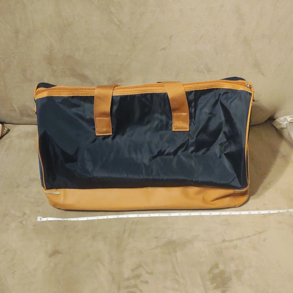 SALE!🔥 NWT! Travel Large Duffle Bag Weekender/Gym Bag Bottom Zip Compartment